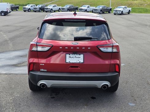 Used 2021 Ford Escape SE image 4