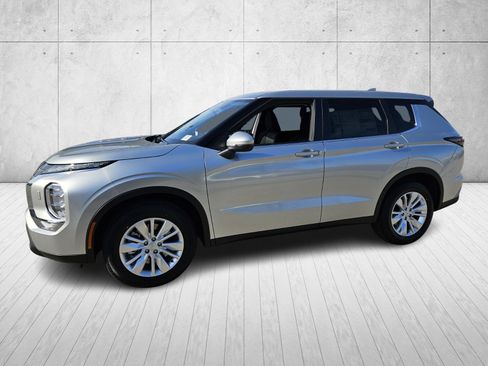 New 2026 Mitsubishi Outlander ES image 3