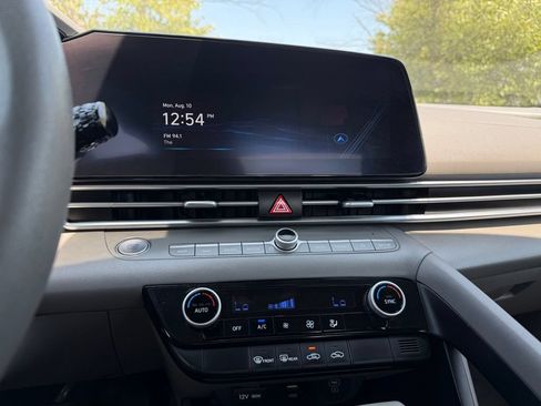 Used 2024 Hyundai Elantra SEL FWD image 18