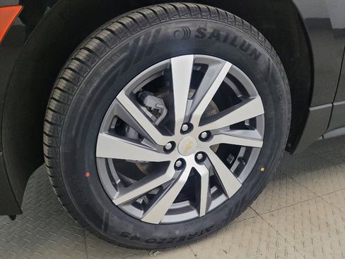 Used 2023 Chevrolet Equinox Premier image 31