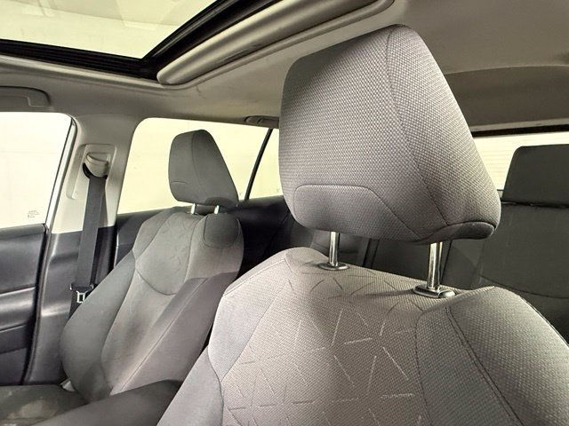 Used 2019 Toyota RAV4 XLE FWD image 5