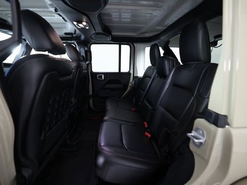 Used 2022 Jeep Wrangler Unlimited Rubicon image 14