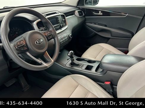 Used 2016 Kia Sorento LX image 15