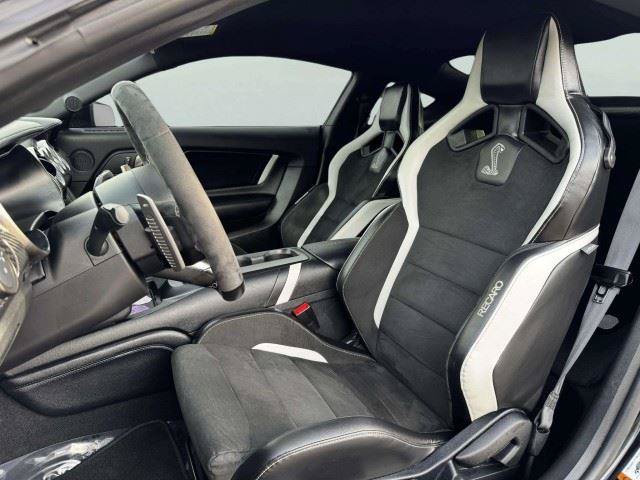 Used 2021 Ford Mustang Shelby GT500 w/ Carbon Fiber Track Pack RWD image 24