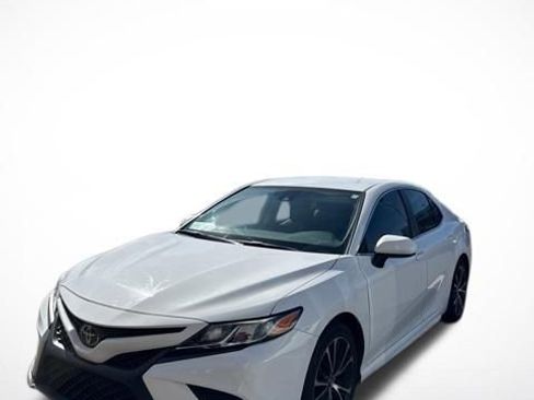 Used 2020 Toyota Camry SE w/ Carpet Mat Package image 5