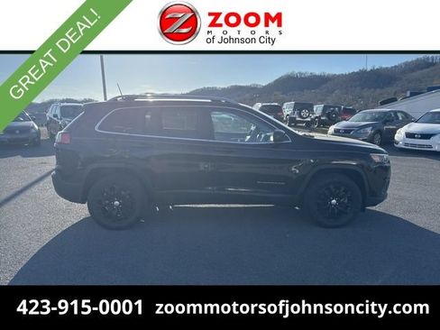 Used 2019 Jeep Cherokee Latitude w/ Cold Weather Group AWD/4WD image 1