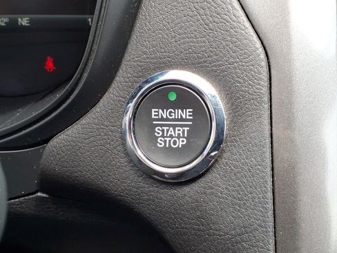 Used 2018 Ford Fusion SE w/ Fusion SE Technology Package FWD image 14