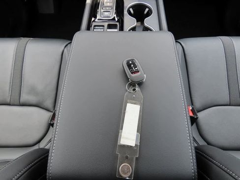 New 2025 Honda Pilot Touring image 26