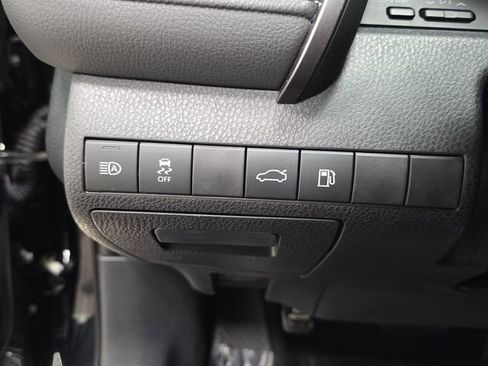Used 2018 Toyota Camry SE w/ Moonroof Package FWD image 26