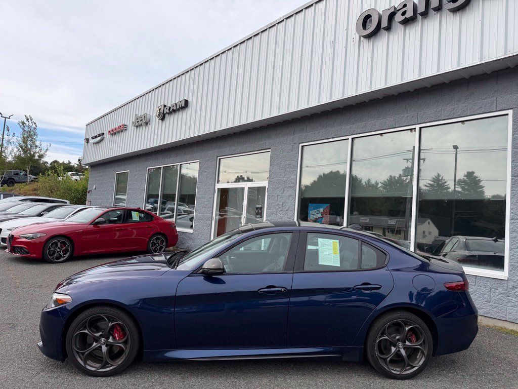 Used 2019 Alfa Romeo Giulia Ti AWD/4WD image 3