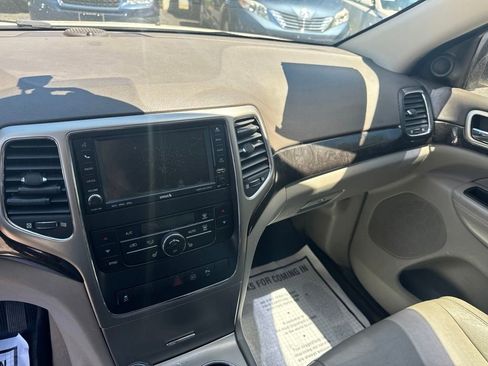 Used 2011 Jeep Grand Cherokee Laredo AWD/4WD image 31