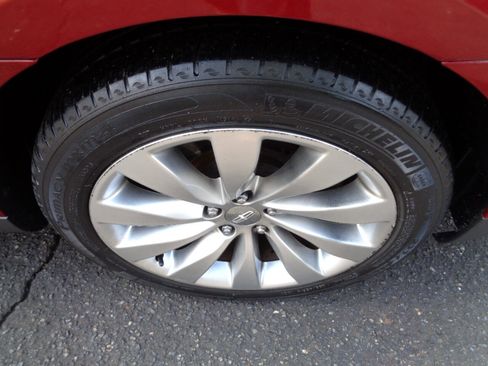 Used 2014 Lincoln MKS image 29