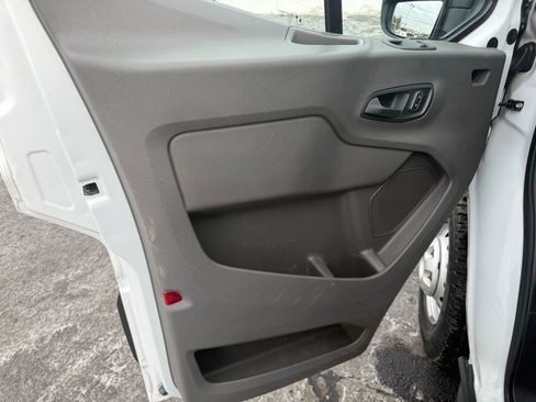 Used 2022 Ford Transit 250 Low Roof AWD image 11
