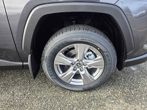 Used 2025 Toyota RAV4 XLE image 9