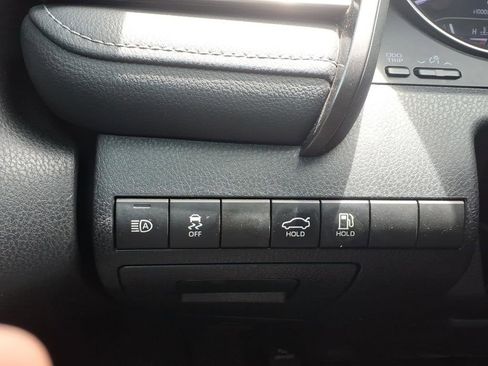 Used 2022 Toyota Camry SE FWD image 19