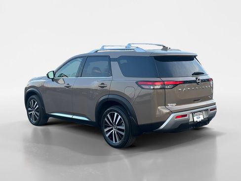 Used 2023 Nissan Pathfinder Platinum AWD/4WD image 3