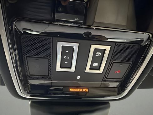 Used 2018 Land Rover Range Rover Velar R-Dynamic HSE AWD/4WD image 25