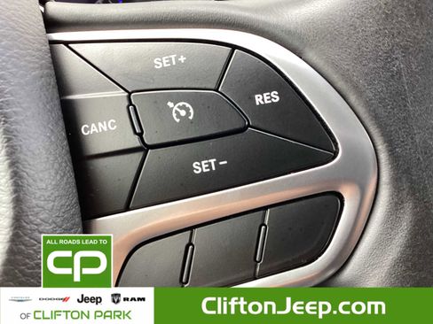 Certified 2018 Chrysler Pacifica Touring-L Plus image 25