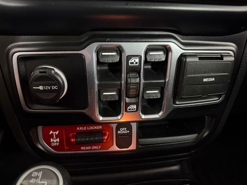 Used 2020 Jeep Gladiator Mojave AWD/4WD image 23