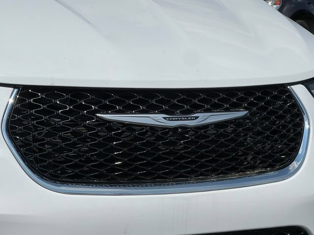 Used 2023 Chrysler Pacifica Touring-L FWD image 39