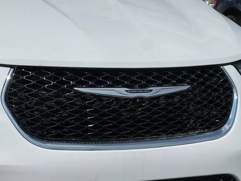 Used 2023 Chrysler Pacifica Touring-L FWD image 39