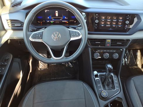 Used 2023 Volkswagen Taos SE w/ Panoramic Sunroof Package image 25