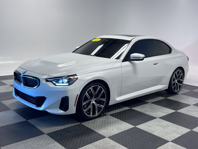 Used 2024 BMW 230i Coupe w/ Convenience Package RWD image 3