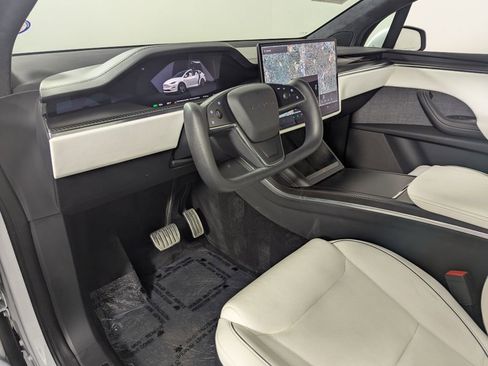 Used 2022 Tesla Model X Plaid image 30