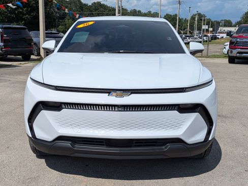 Used 2026 Chevrolet Equinox EV LT w/ Comfort Package FWD image 9