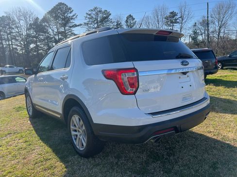 Used 2018 Ford Explorer XLT w/ Equipment Group 202A AWD/4WD image 4