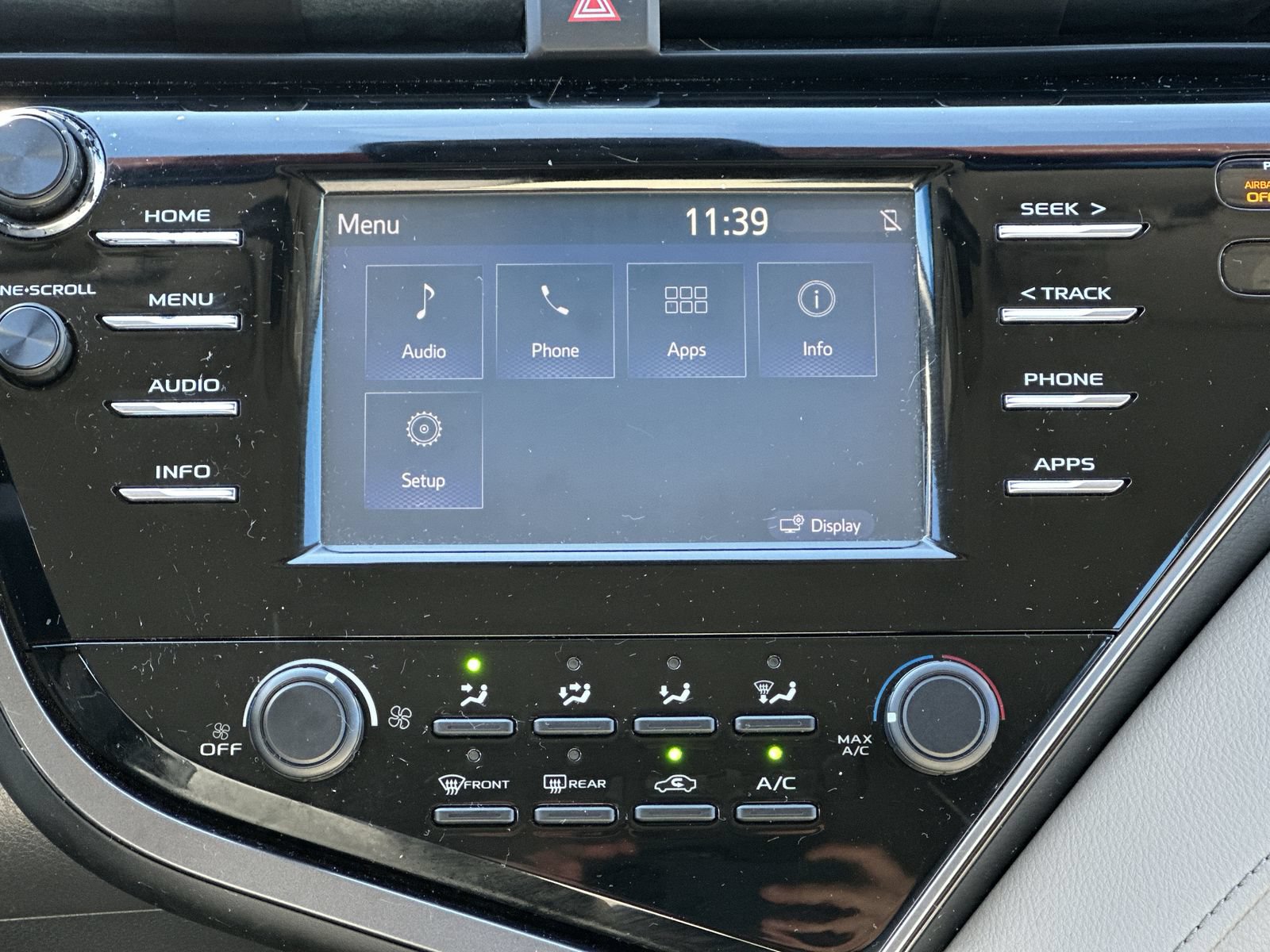 Used 2018 Toyota Camry LE FWD image 28