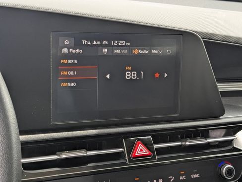 Used 2025 Kia Niro LX FWD image 18