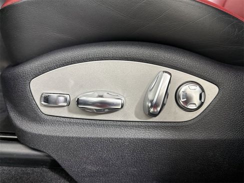 Certified 2022 Porsche Macan S image 40