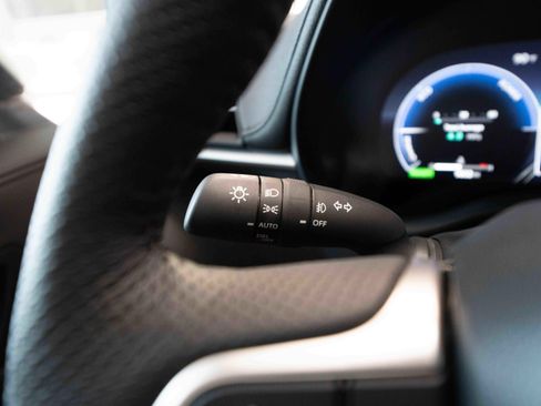 Used 2025 Toyota Sienna Platinum AWD/4WD image 13