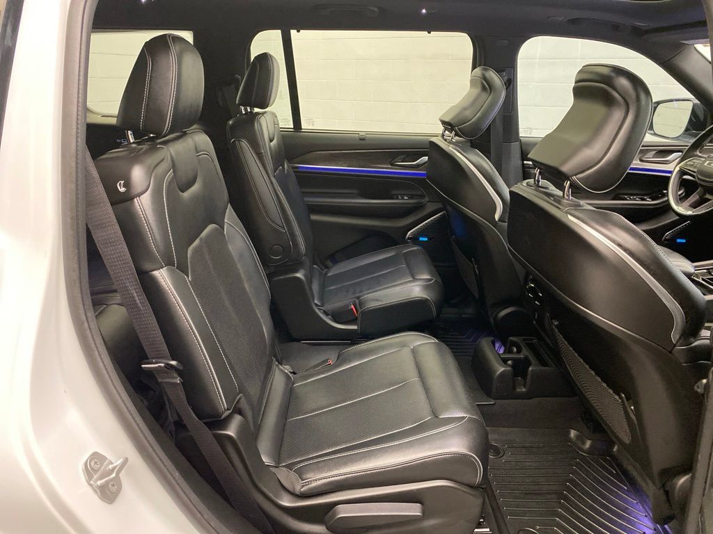 Used 2022 Jeep Grand Cherokee L Overland w/ Luxury Tech Group IV RWD image 29