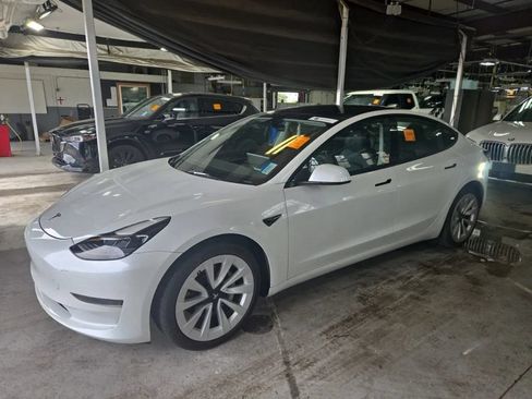 Used 2023 Tesla Model 3 Standard Range RWD image 2