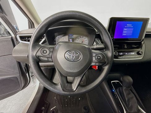 Used 2025 Toyota Corolla LE image 8