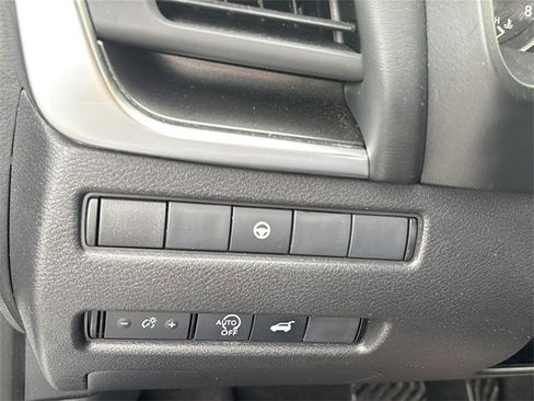 Used 2024 Nissan Rogue SV image 32