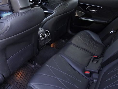 Used 2022 Mercedes-Benz C 300 Sedan image 34