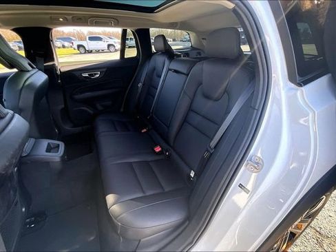 Used 2025 Volvo V60 B5 Cross Country Plus AWD/4WD image 22