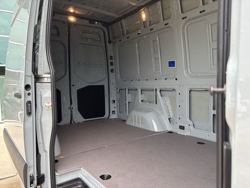 Used 2025 Mercedes-Benz Sprinter 2500 image 38