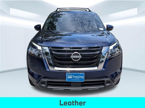 Used 2025 Nissan Pathfinder SV FWD image 11