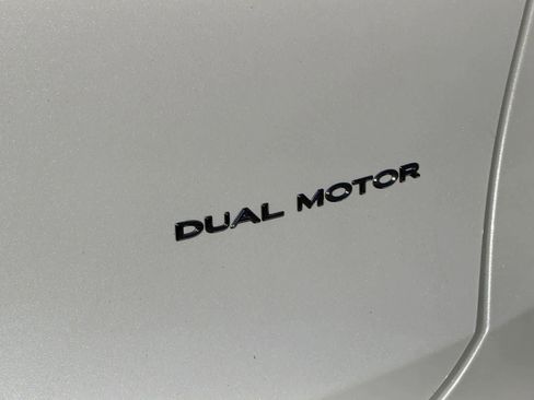 Used 2022 Tesla Model Y Long Range image 31