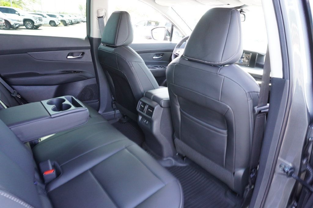 Certified 2025 Nissan Murano SV FWD image 10