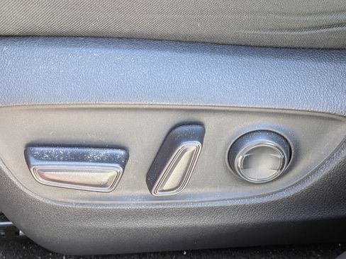 Used 2020 Toyota RAV4 XLE w/ Convenience Package FWD image 19