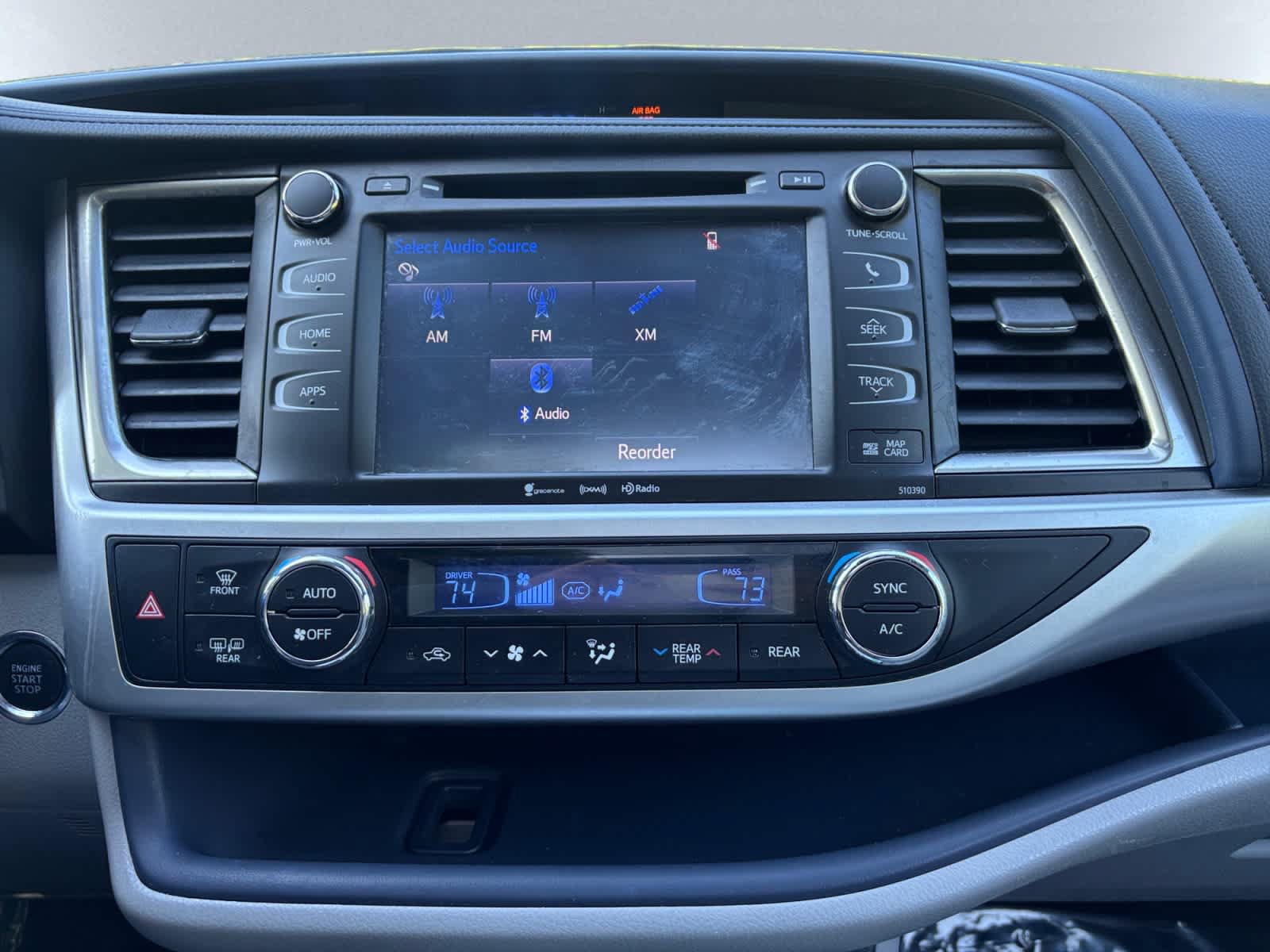 Used 2019 Toyota Highlander XLE AWD/4WD image 16