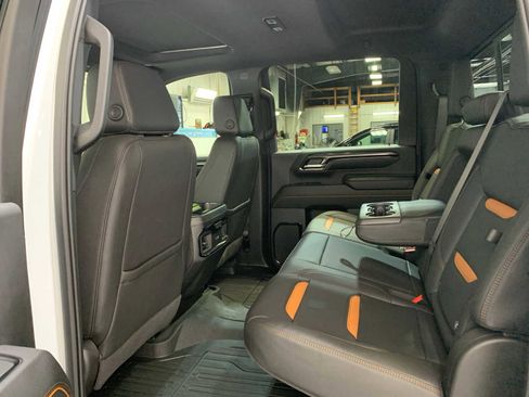 Used 2024 GMC Sierra 2500 AT4 w/ AT4 Premium Plus Package image 10