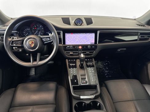 Certified 2025 Porsche Macan AWD/4WD image 21