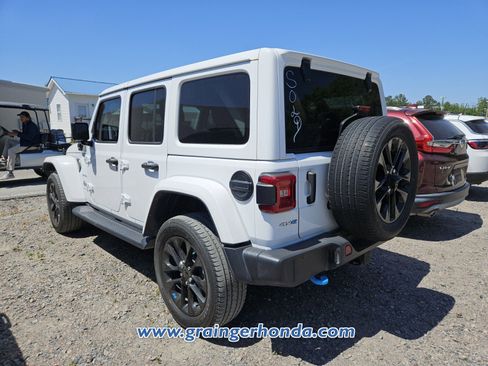 Used 2023 Jeep Wrangler Sahara image 10