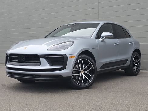 Certified 2026 Porsche Macan AWD/4WD image 1